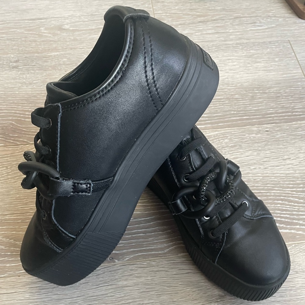Karl Lagerfeld Black Sneakers Women’s size 6